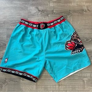 Never worn Mitchell & Ness Vancouver Grizzlies XXL shorts